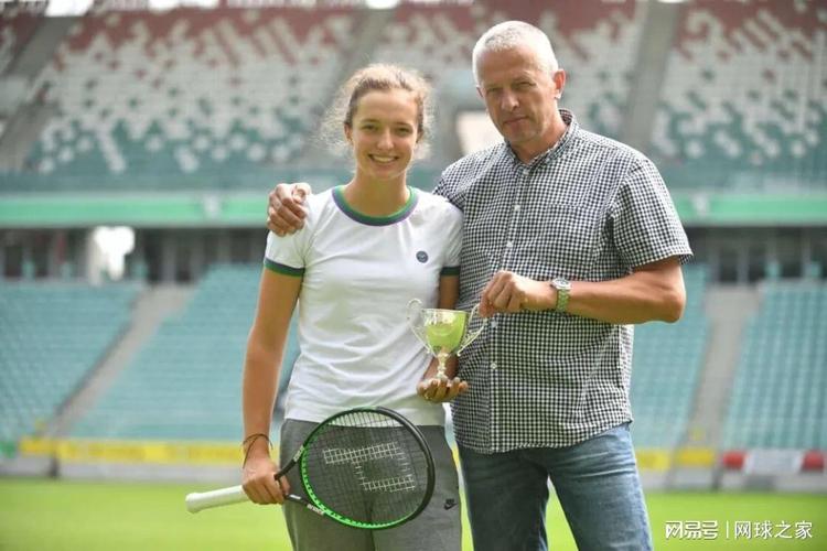 季中表现出 季中表现出